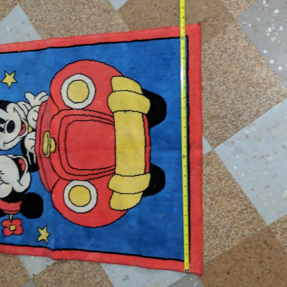 Mickey & Minnie Rug - Picture 5 of 11